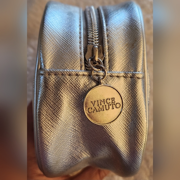 Vince Camuto Medallion Cosmetic Pouch/Clutch in Silver NWOT SALE 🤑🤑🤑🤑🤑🤑 - Picture 7 of 16